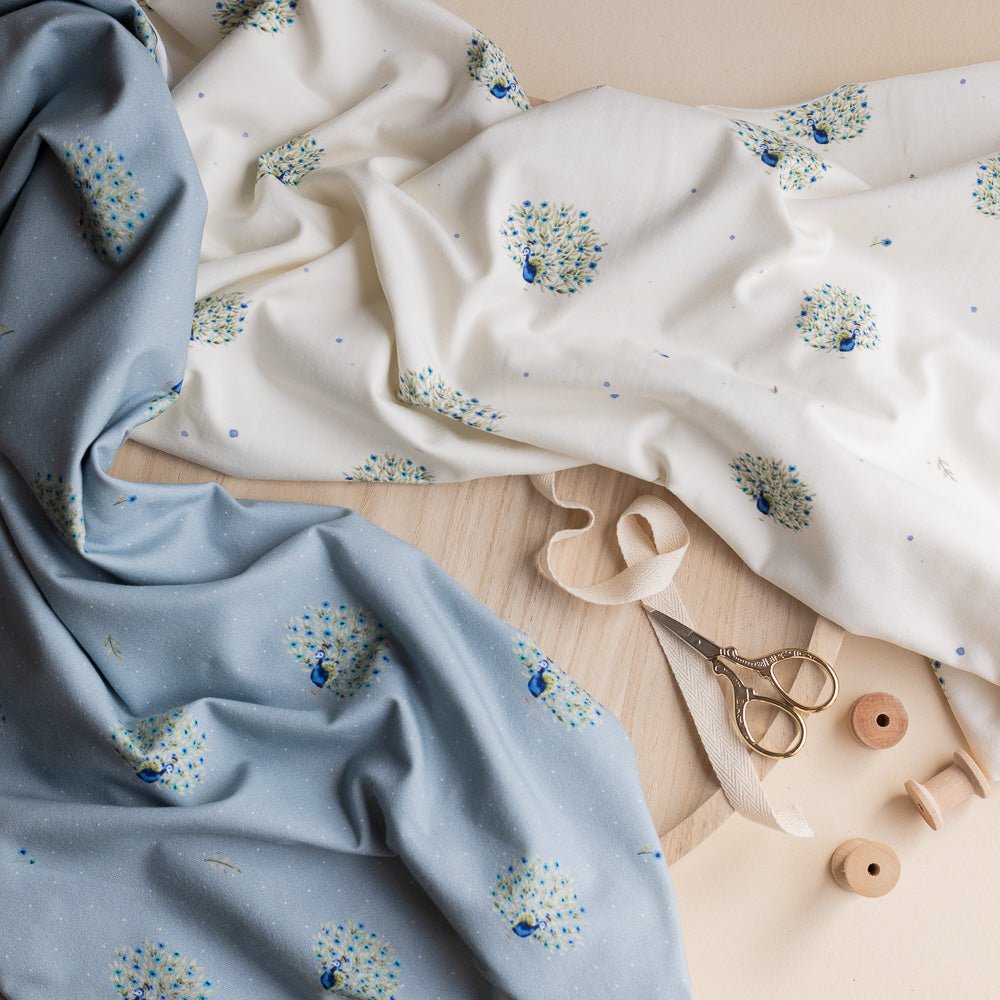 Federnpracht dunkel (Pfau) | Jersey & French Terry (BIO)