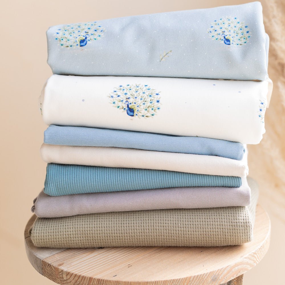 Federnpracht hell (Pfau) | Jersey & French Terry (BIO)